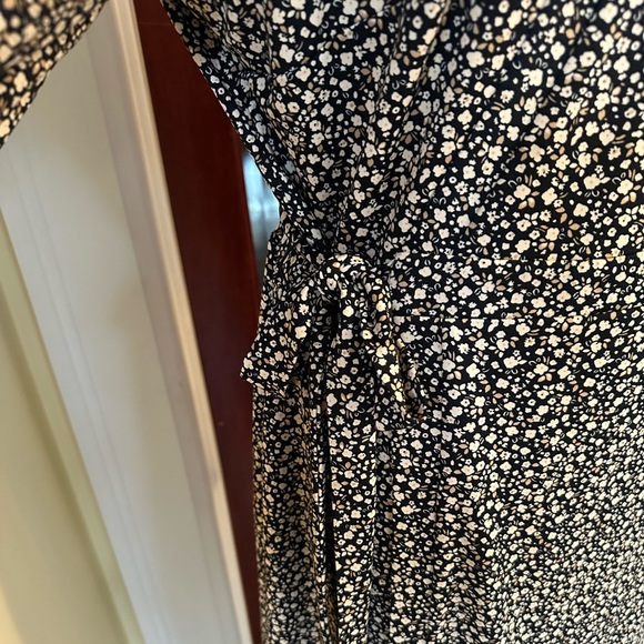 3/4 Sleeve V-Neck Floral Printed Wrap Dress (Reversible), Size M/L - Picture 8 of 12